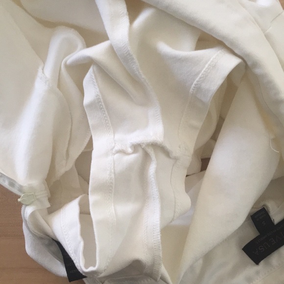 SOLD White layered shorts with pockets - Picture 6 of 11